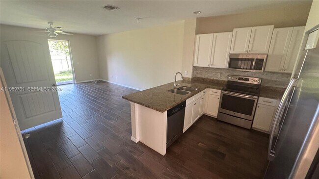 Photo - 1121 Vermilion Dr