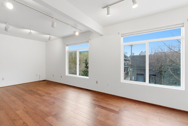 Photo - 2275 NW Kearney St Unidad 2275 A