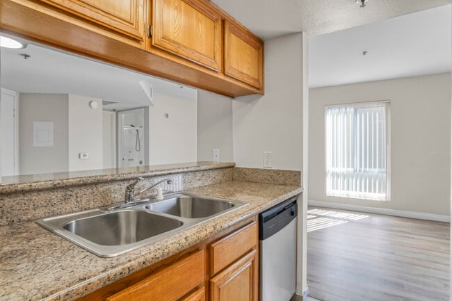 Building Photo - 511 Carondelet Apartments