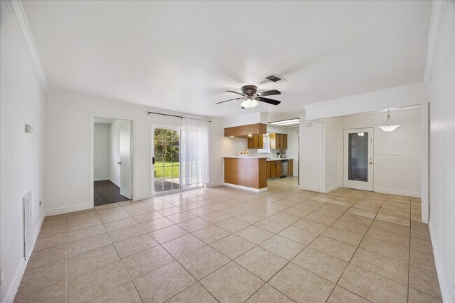 Photo - 1217 E Brown Ln