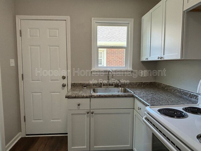 Photo - 932 N Leland Ave