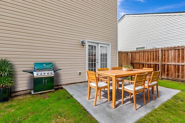 Photo - Lakes of Summerville