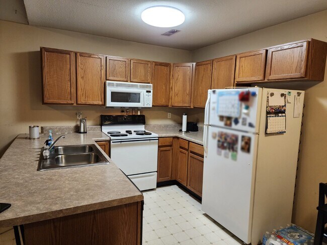 Kitchen - 1445 Ford Rd Unidad A
