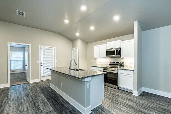 Photo - Luxurious Home Located In Bell Farms!