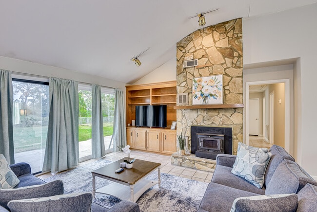 Photo - 634 Kettle Creek Dr