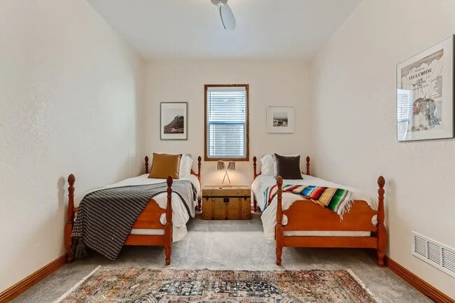 Photo - 973 Galapago St