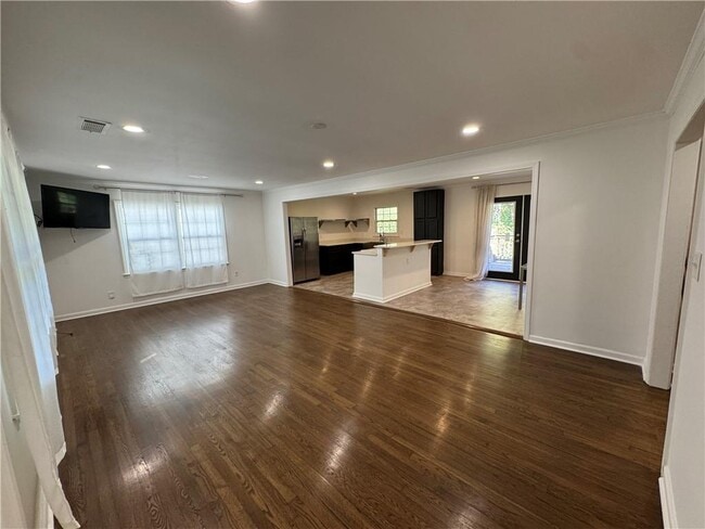 995 Fleetwood Cir SW
