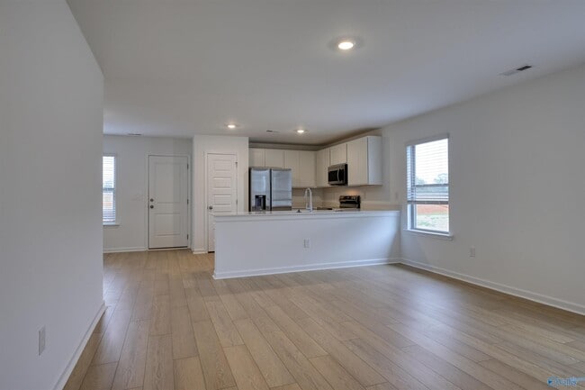 Photo - 180 Labrador Ln