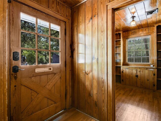 Photo - 2304 Longview St