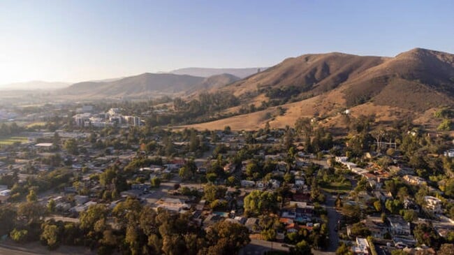 Building Photo - 7 Bedroom 4 bath home close to POLY off of Grand Avenue Entrance!!!!