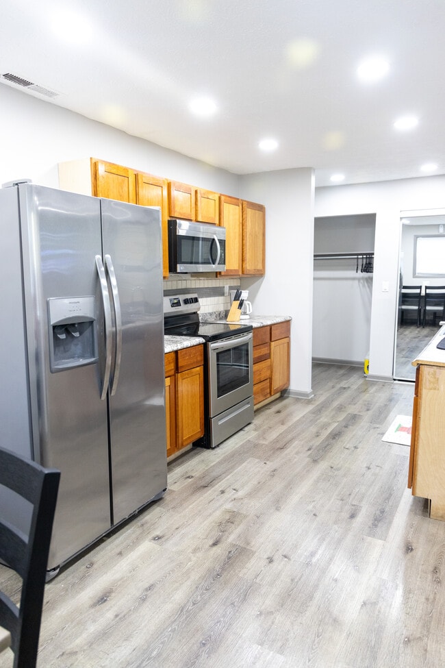 Photo - 696 Gordon Smith Blvd