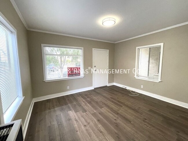 Building Photo - 1220 E Appleton St Rental
