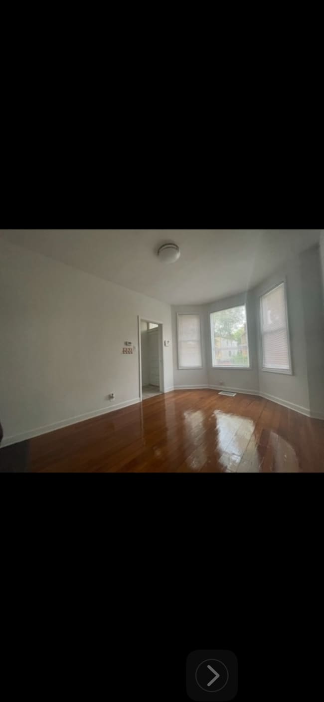 Building Photo - 8818 S Saginaw Ave Unit First floor uni