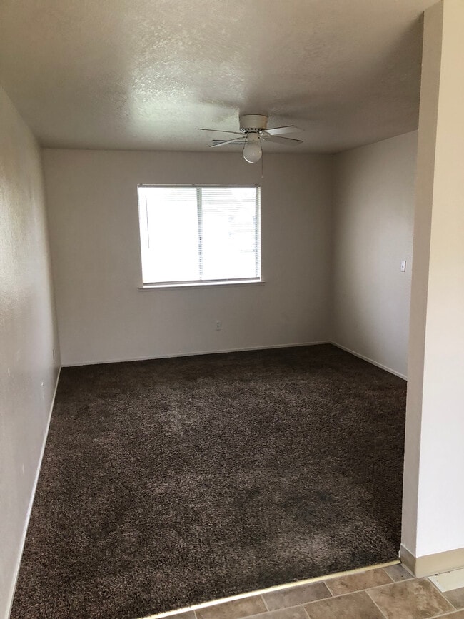 Photo - 25 W Swallow St