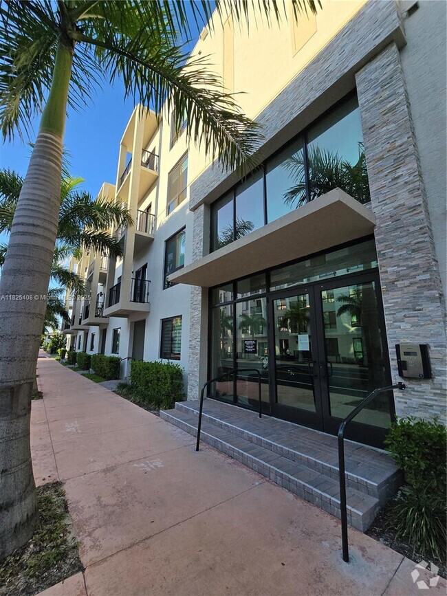 Building Photo - 8167 NW 41st St Unit E-302 Rental