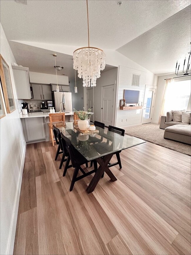 Building Photo - Pet Friendly 3-Bedroom Condo!