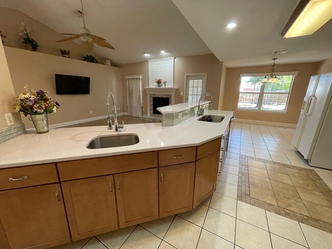 Photo - 3142 Live Oak St