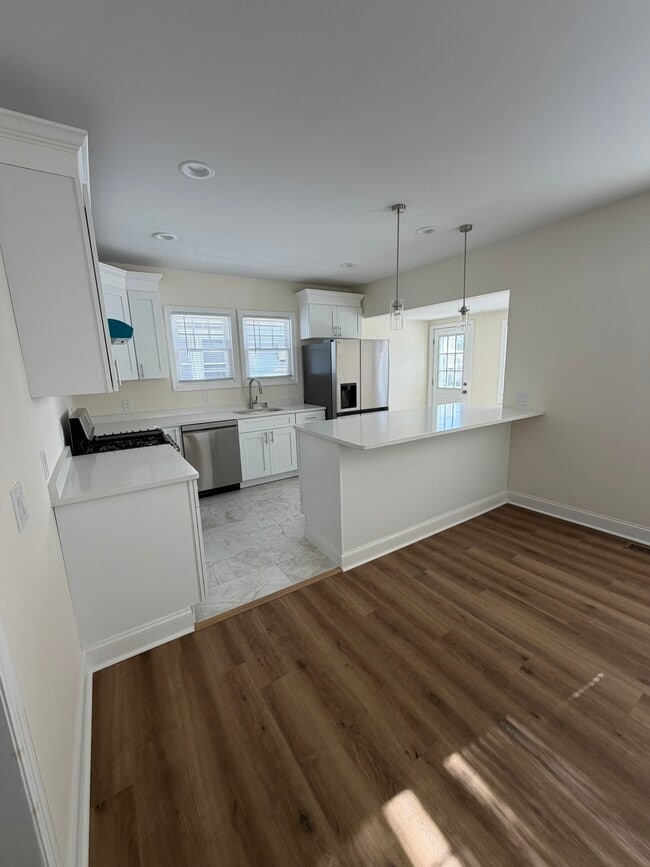 Building Photo - 1767 Hamilton Ave