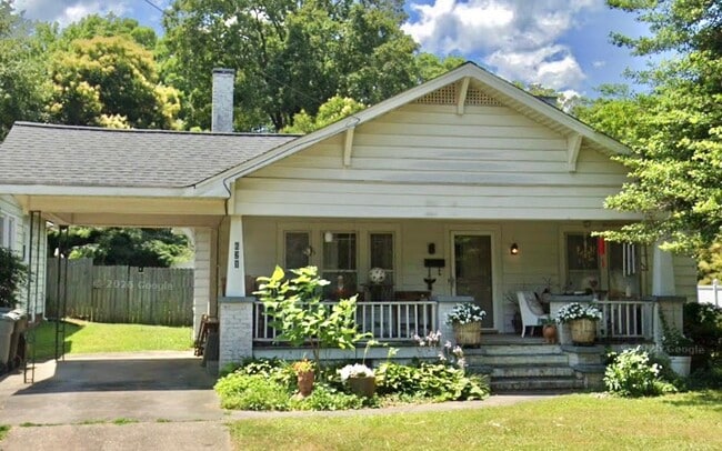 Building Photo - 621 Holly St