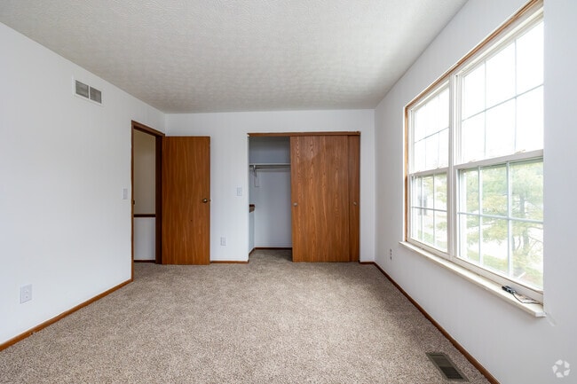 3BR, 2.5BA - 1,300SF - Bedroom