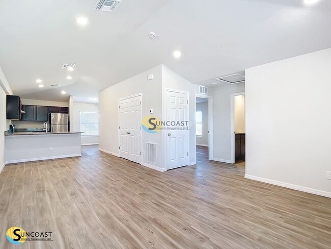 Photo - 2014 Dorion St