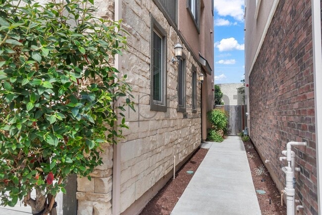 Photo - 2954 Worthing Common