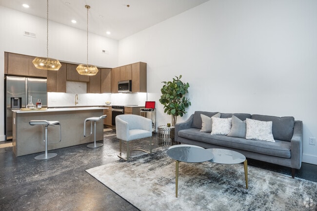 1BR, 1BA - 756SF - Living Room