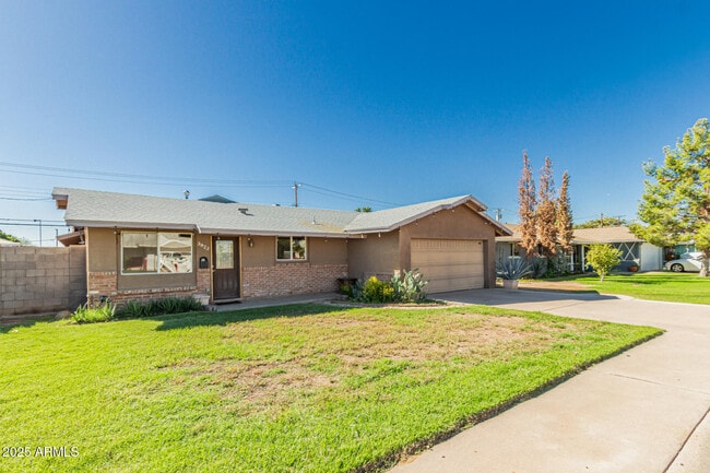 Photo - 3823 W Lawrence Rd