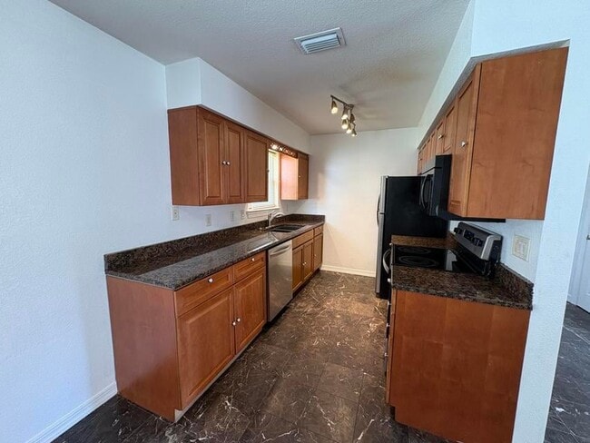 Photo - 410 Wildwood St