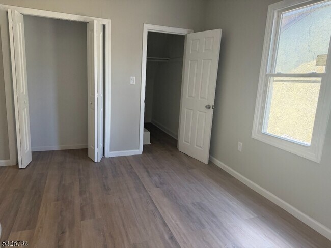 Photo - 37 Mapes Ave