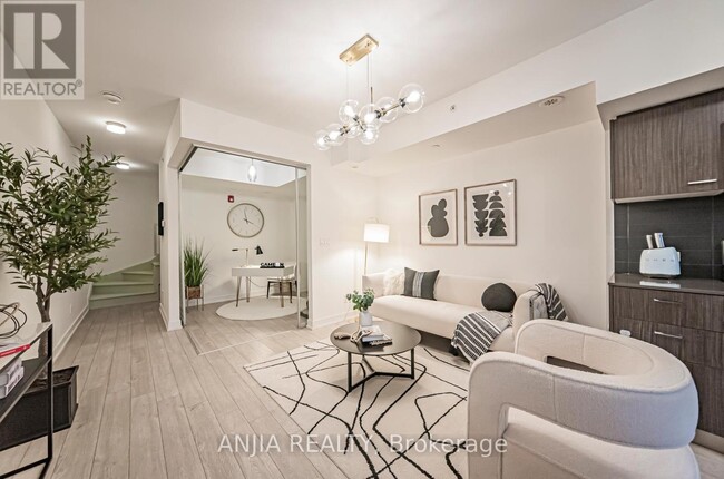Photo - 2100 Bridletowne Cir