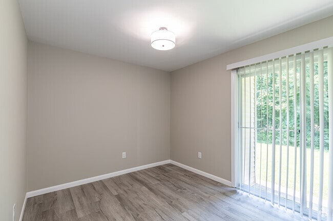 2BR, 1.5BA - Dinign Room