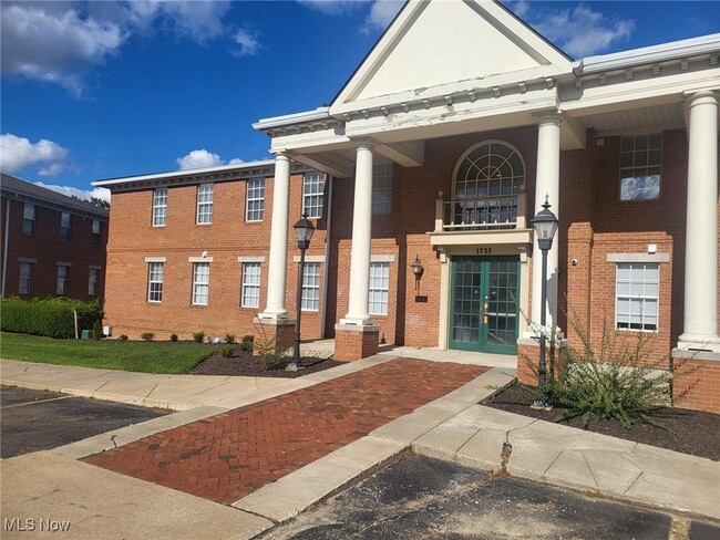 Building Photo - 1765 Merriman Rd Unit 100