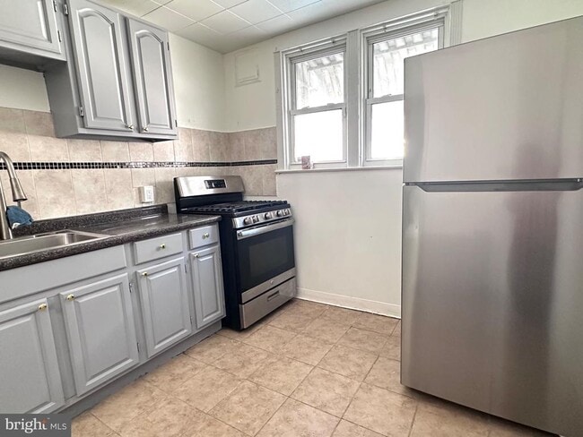Photo - 3948 Howland St