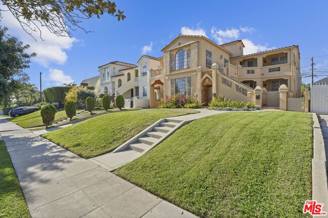 Photo - 1143 S Rimpau Blvd