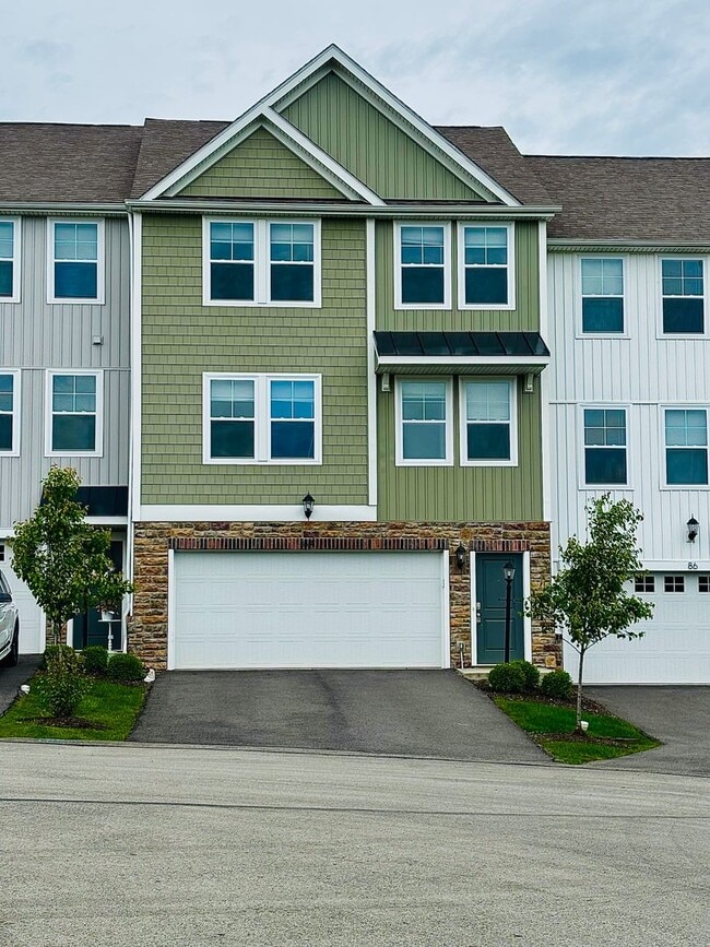 Beautiful Townhome in Washington! - 3 Bedroom - Beautiful Townhome in Washington! - 3 Bedroom