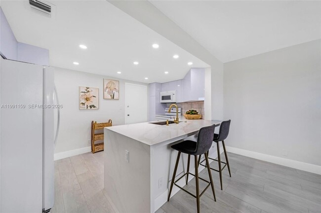 Building Photo - 2100 S Ocean Dr Unit 5B