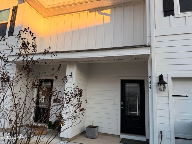 Building Photo - 544 Melrose Wy