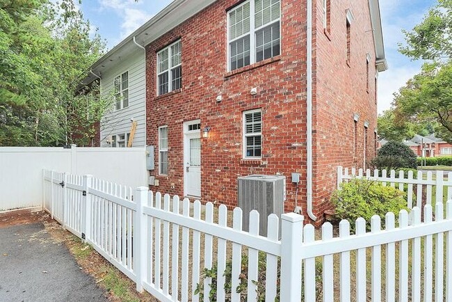 Photo - Beautiful End Unit 3BD/2.5BA Townhome in the Cedar Walk Community!