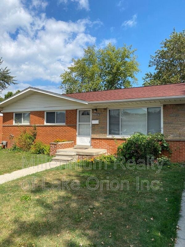 Photo - 24586 Roxana Ave