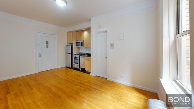 Photo - 117 W 13th St Unidad 25