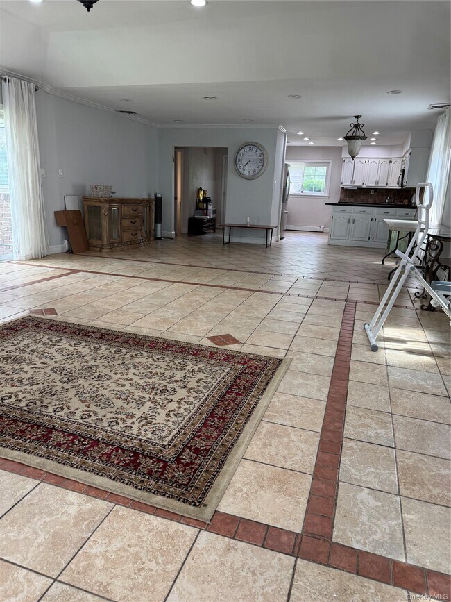 1498 Kew Ave