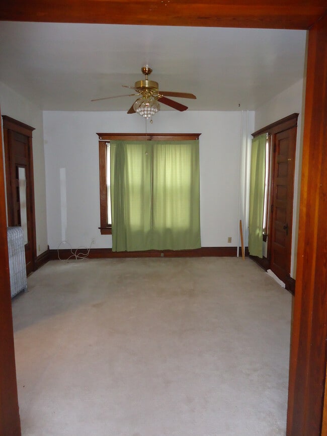 Sala de estar - 810 E Market St Unidad 810