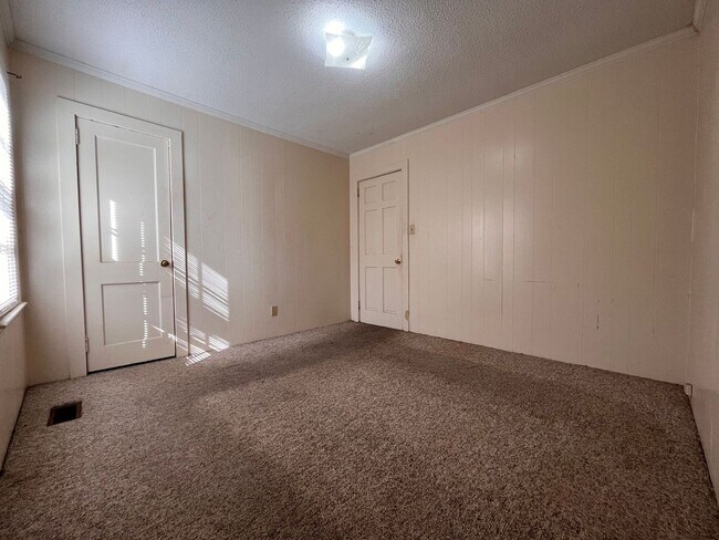 Photo - Charming 2 bedroom, 1 Bathroom Home Walkin...