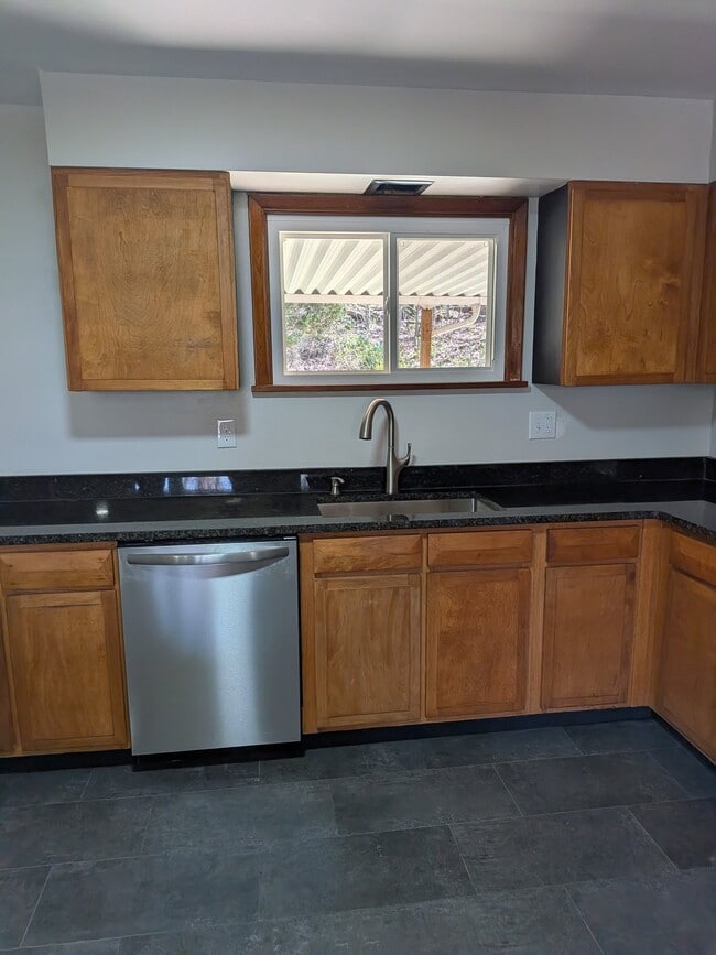 Photo - 561 Williams Ave