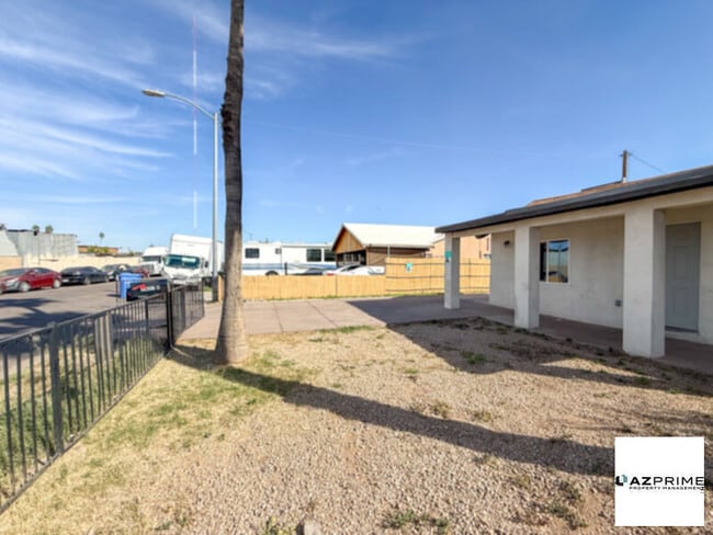 Photo - $1000 OFF FIRST MONTH RENT MOVE IN SPECIAL! Discover this Charming 5/2 Phoenix House!