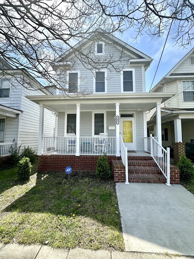 Photo - 1037 Anderson St House