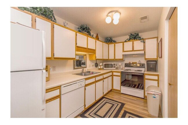 Photo - Lakewood Village Apartments