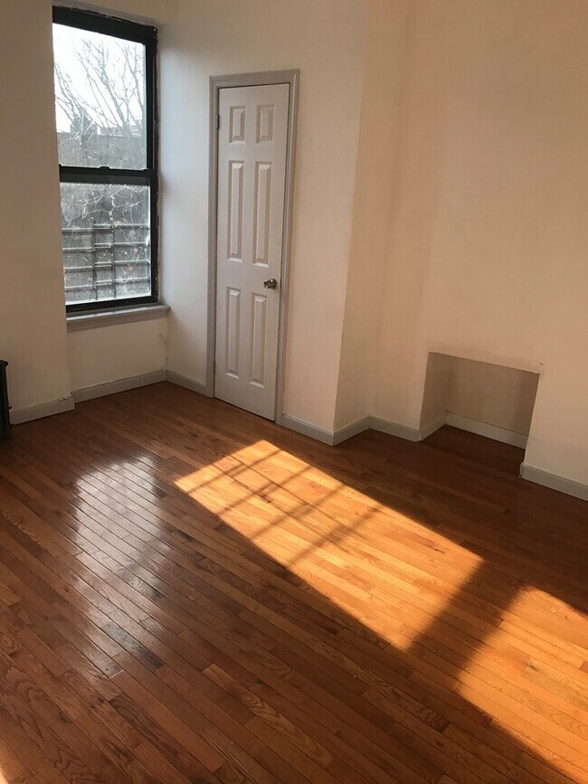 Livingroom - 670A Greene Ave Apartments Unit #3R