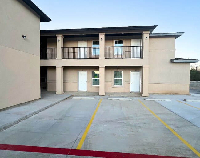 2904 E Lyon St Unit Lyon's Cape 1 Bed